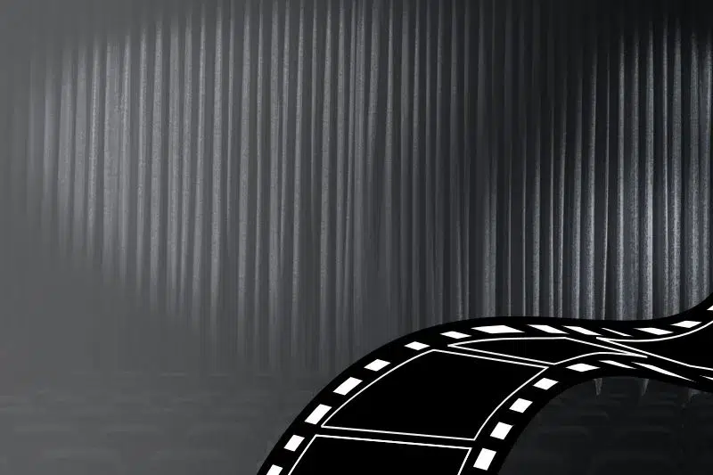 Cortina de cine y carrete de película representando películas sobre juicios penales. Las Películas Más Icónicas sobre Procedimientos Penales