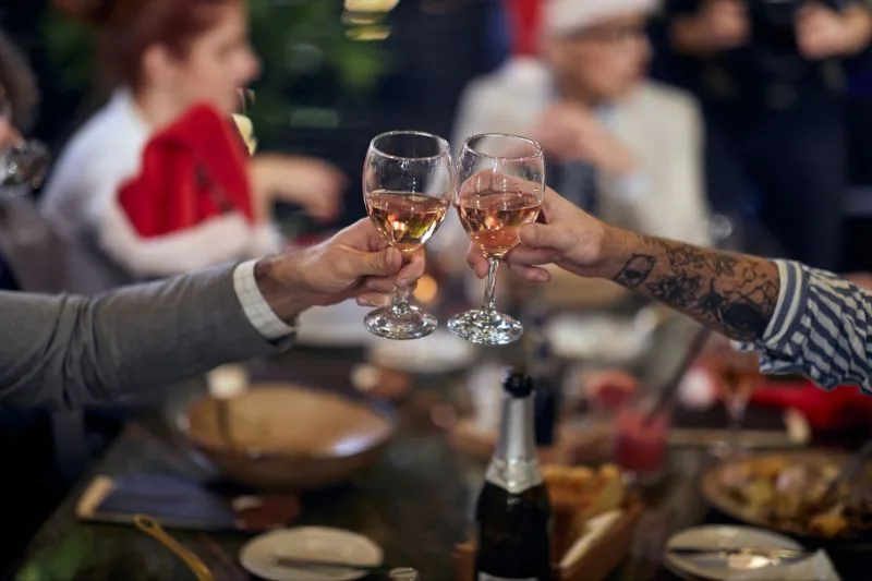 Cenas y eventos navideños: Cómo evitar problemas legales